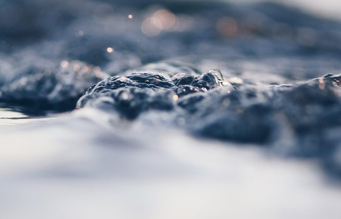 L'EAU KANGEN PH 9,5 : UNE EAU VIVANTE POUR SOUTENIR L'ÉQUILIBRE DU CORPS