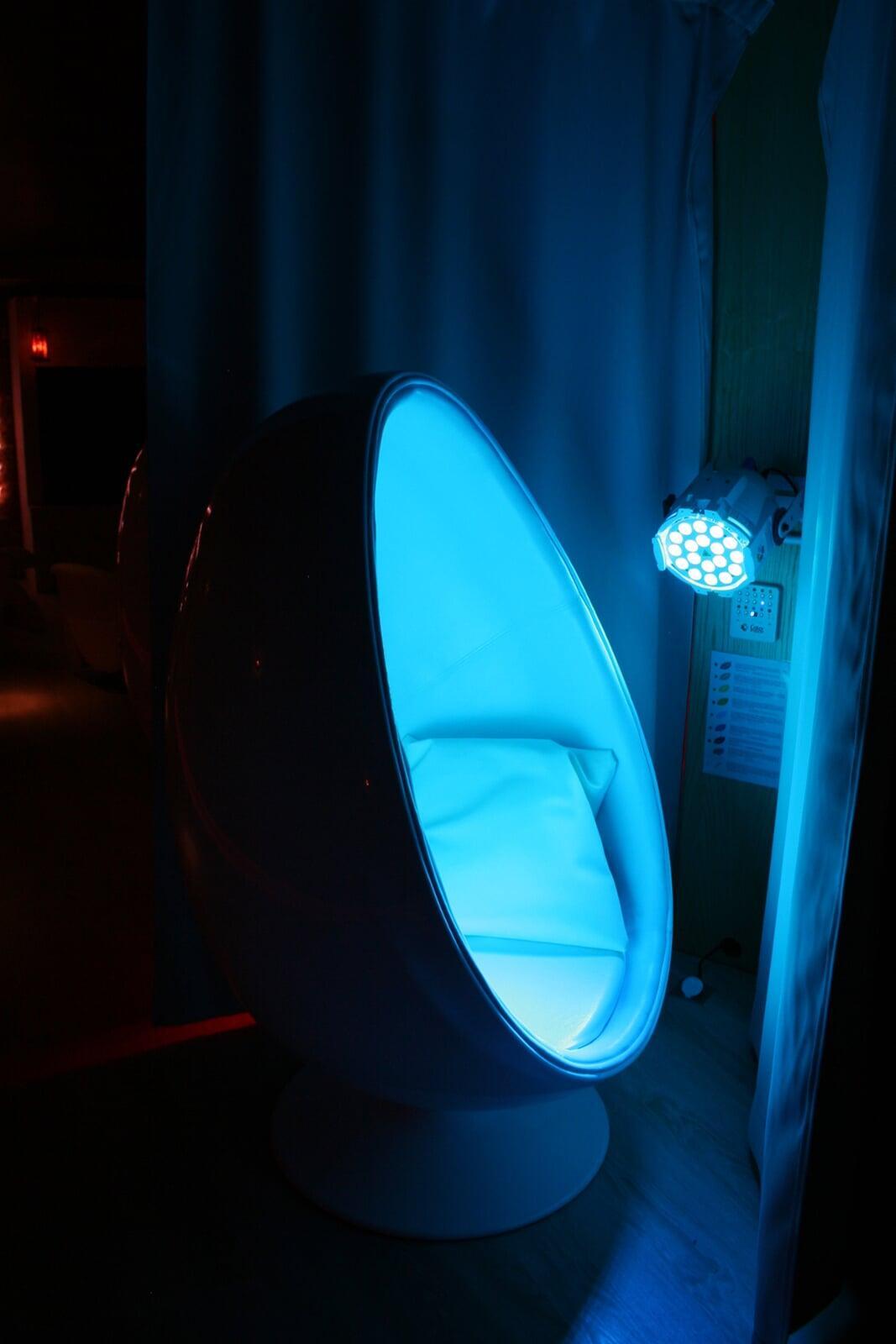 LUMINOTHÉRAPIE ET CHROMOTHÉRAPIE : LA SCIENCE DE LA LUMIÈRE. COMMENT LES NANOMÈTRES INFLUENCENT LE MÉTABOLISME