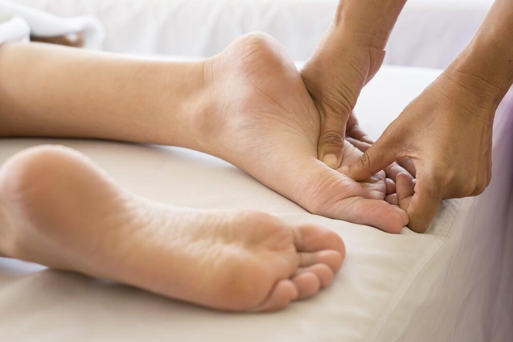 LA SCIENCE DU MASSAGE : LIBÉRER LES CHARGES CELLULAIRES  ET RÉVEILLER LA VITALITÉ PROFONDE DU CORPS